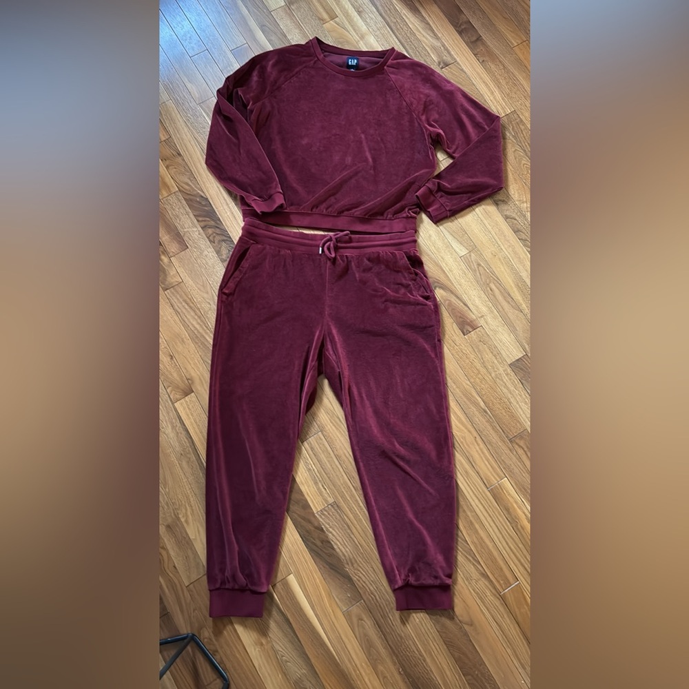 GAP Women's Petite Merlot Velvet Velour Sweat Set